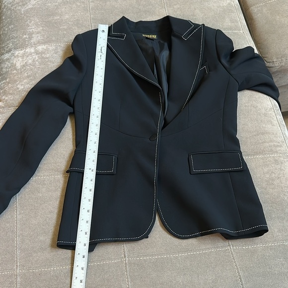 Black and White Structured Blazer with Notched Lapel - Picture 11 of 12